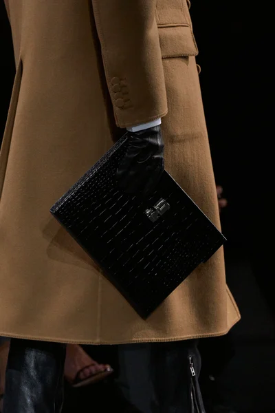 Look 27